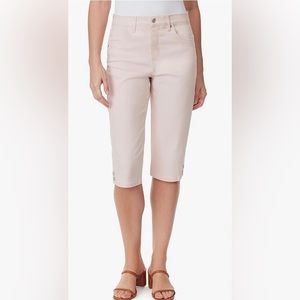 NEW Gloria Vanderbilt Women's Kala Midrise Skimmer Short. 20W